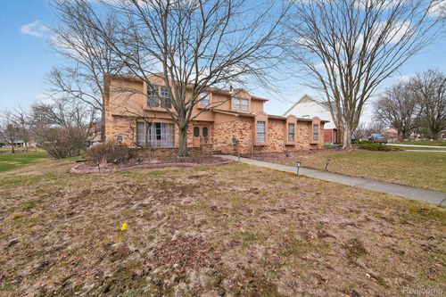29801 Deer Run, Farmington Hills, MI, 48331-1981 | Card Image