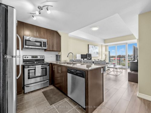 613-15 James Finlay Way, North York, ON, M3M0B3 | Card Image