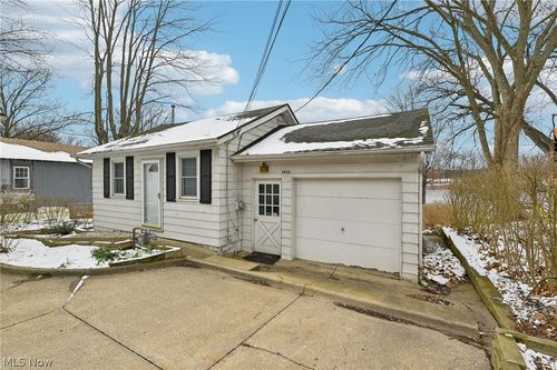 3932 S Main St, Green, OH, 44319-3635 | Card Image