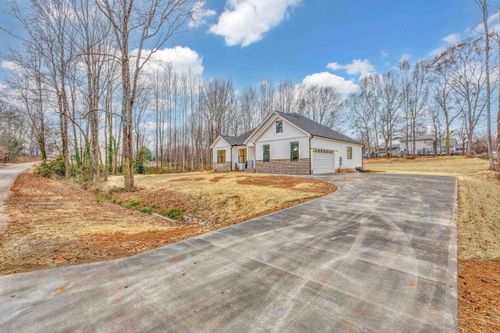 107 Shoreham Dr, Inman, SC, 29349-9278 | Card Image