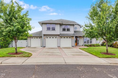 825 Amerman Dr, Phoenix, OR, 97535-7729 | Card Image