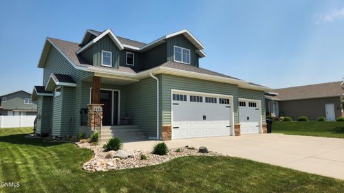518 Medora Ave, Bismarck, ND, 58503-8888 | Card Image