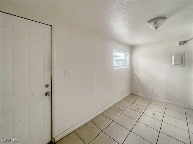 APT-1 - 1615 Evans Ave, Home with 1 bedrooms, 1 bathrooms and null parking in FORT MYERS FL | Image 5