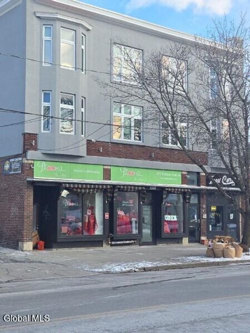 811 Madison Ave, Albany, NY, 12208-3715 | Card Image