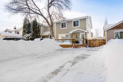 202 Windsor Dr, Fort Mcmurray, AB, T9H4R2 | Card Image