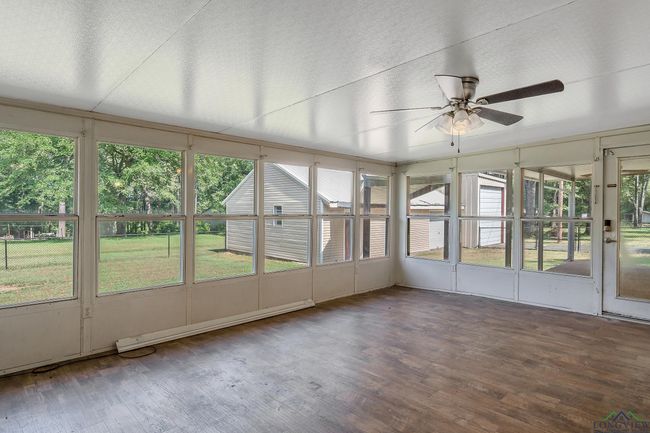 1621 &amp; 1627 Baseball Loop, House other with 5 bedrooms, 3 bathrooms and null parking in Diana TX | Image 11