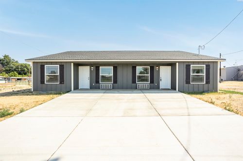 rental-investment-propert-100 E 3rd St, Granger, WA, 98932 | Card Image