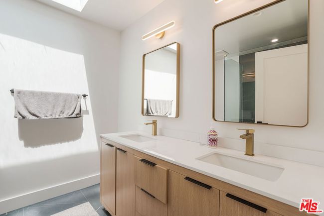 5737 Allott Ave, House other with 6 bedrooms, 6 bathrooms and 2 parking in Sherman Oaks CA | Image 37