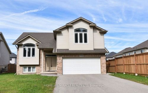 upper-7733 Oldfield Rd, Niagara Falls, ON, L2G0H6 | Card Image