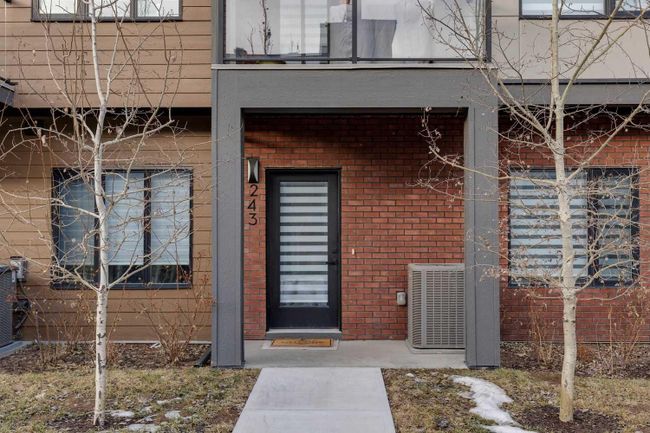 243 Greenbriar Common Nw, Home with 3 bedrooms, 2 bathrooms and 2 parking in Calgary AB | Image 4
