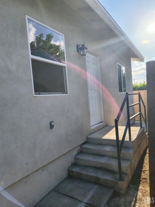 7709 Florence St, Lamont, CA, 93241-2901 | Card Image