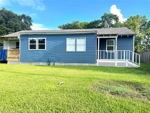 1005 Avenue E 1/2, Alvin, TX, 77511-9670 | Card Image