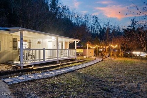 814 Gnatty Branch Rd, Sevierville, TN, 37876-7221 | Card Image