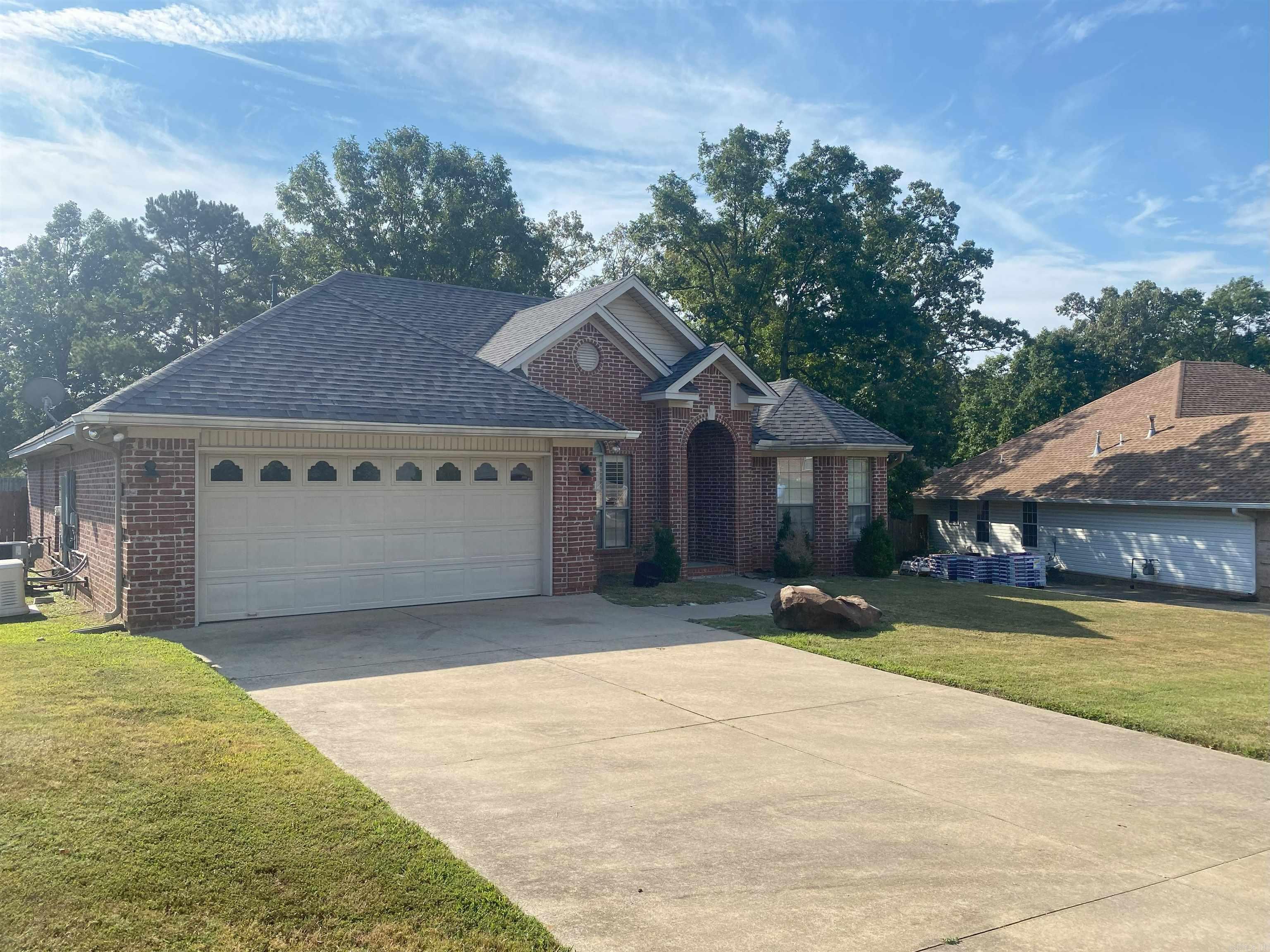 Point Dr, Maumelle, AR 72113