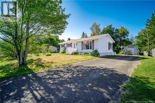 24 Alexander Dr, Beaver Dam, NB, E3B8A9 | Card Image