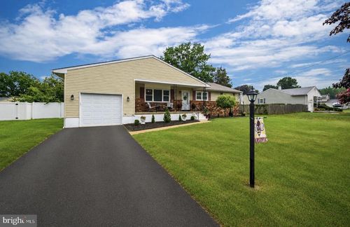 3 Lionel Ln, Hamilton, NJ, 08619-2703 | Card Image