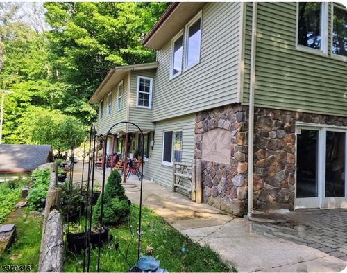 84 Park Rd, Sparta, NJ, 07871-2025 | Card Image