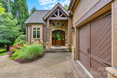 577 Walnut Valley Pkwy, Arden, NC, 28704-9111 | Card Image