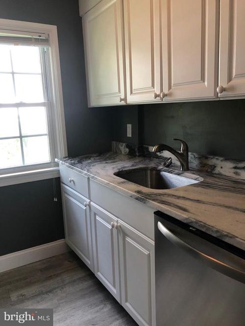 141 W Wayne Ave, WAYNE, PA, 19087-4018 | Card Image
