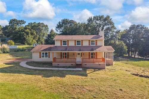 323 Lake Forest Cir, Anderson, SC, 29625-5630 | Card Image