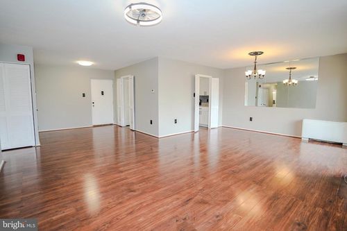 304-3737 Clarks Ln, BALTIMORE, MD, 21215-2716 | Card Image