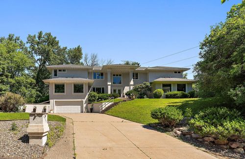 2935 Minnehaha Curv, Wayzata, MN, 55391-2527 | Card Image