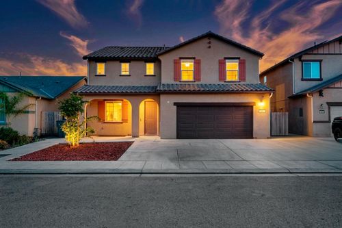 2457 N Pearwood Ave, Fresno, CA, 93727-0930 | Card Image