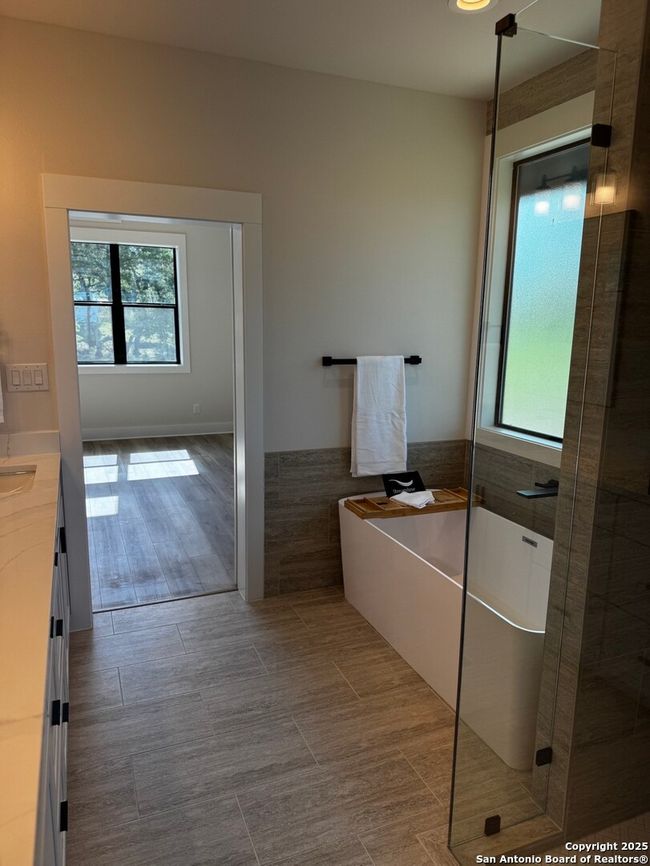 166 Restless Wind, House other with 4 bedrooms, 5 bathrooms and null parking in Spring Branch TX | Image 19