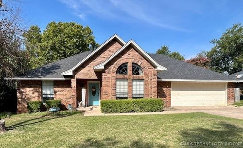 1121 Surrey Dr, Ardmore, OK, 73401-3468 | Card Image