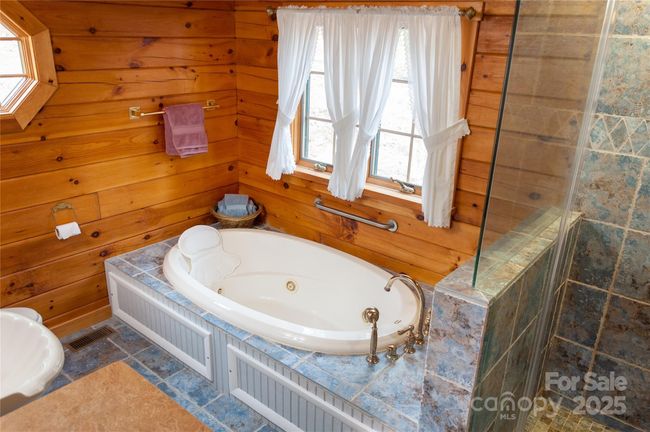 Primary Bathroom | Image 15