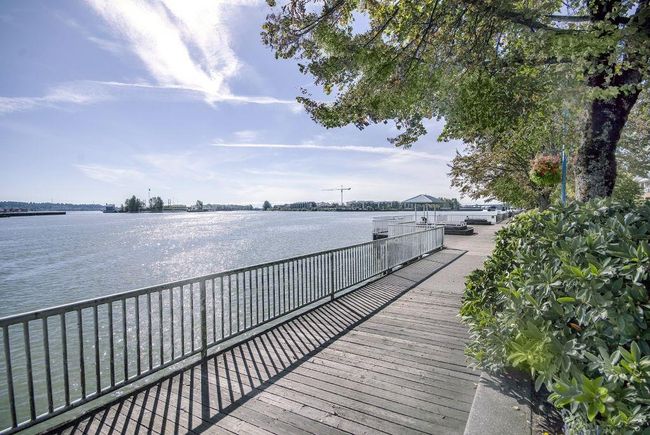 1101 - 1065 Quayside Drive, Condo with 3 bedrooms, 2 bathrooms and 1 parking in New Westminster BC | Image 28