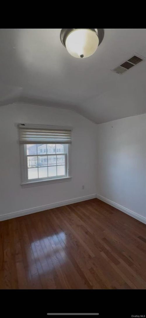 2fl-6457 230th St, Oakland Gardens, NY, 11364-2713 | Card Image