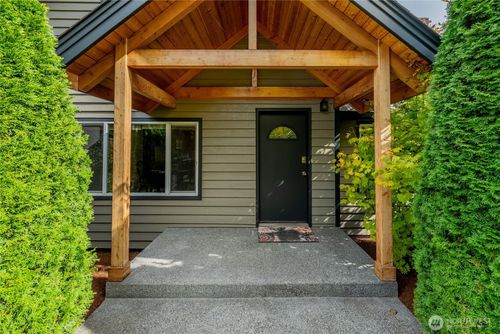 20006 68th Ave Ne, Kenmore, WA, 98028-2041 | Card Image