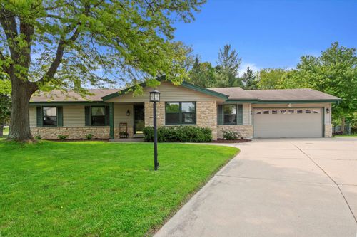 4062 S 106th St, Greenfield, WI, 53228-2018 | Card Image