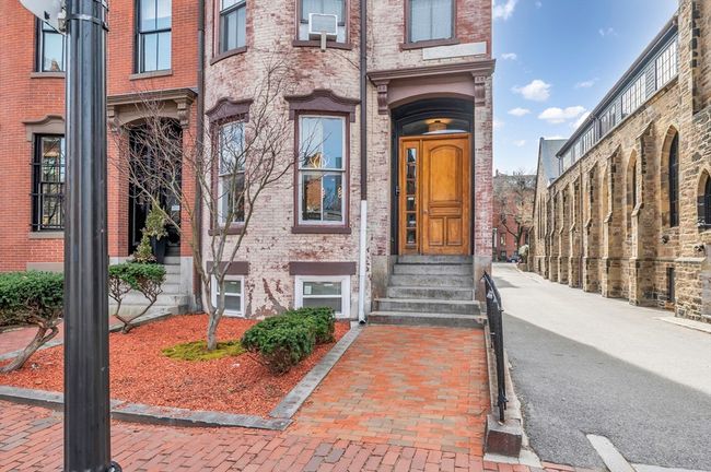APT-1 - 162 W Concord St, Condo with 2 bedrooms, 2 bathrooms and 1 parking in Boston MA | Image 28