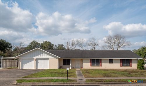 301 Birchwood Dr, Victoria, TX, 77901-4518 | Card Image