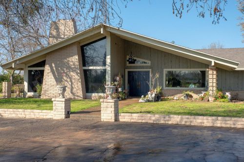 17366 E Belmont Ave, Sanger, CA, 93657-9690 | Card Image