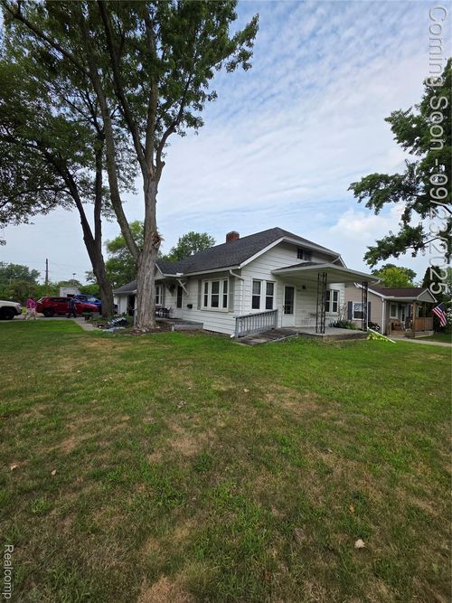 3363 Meinrad Dr, Waterford Twp, MI, 48329-3532 | Card Image