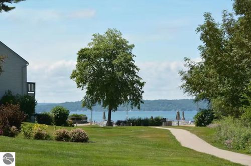 36-5605 Creek'S Xing E, Williamsburg, MI, 49690 | Card Image