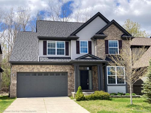 4817 W Stonegate Cir, Lake Orion, MI, 48359-1487 | Card Image
