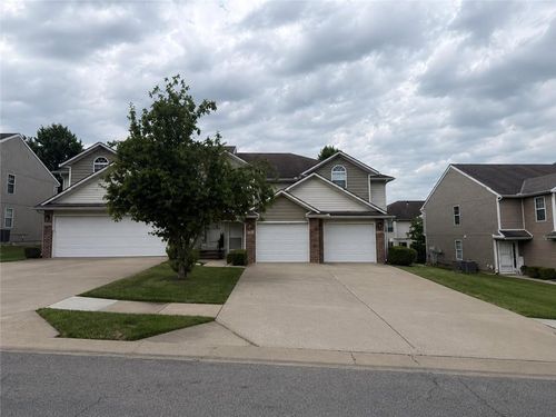 10549 E 46th St, Kansas City, MO, 64133-3842 | Card Image