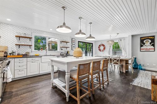 212 Lumber Ln, Bridgehampton, NY, 11932-4020 | Card Image