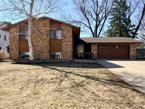 1919 Driftwood Ave, Worthington, MN, 56187-1405 | Card Image