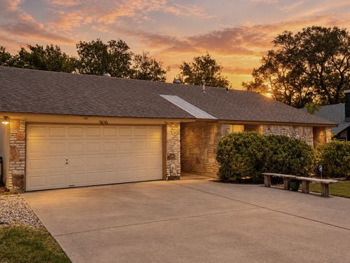 906 Acorn Oaks Dr, Austin, TX, 78745-5541 | Card Image