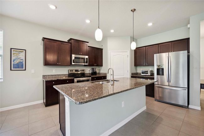 13804 Woodbridge Ter, House other with 3 bedrooms, 2 bathrooms and null parking in LAKEWOOD RANCH FL | Image 13