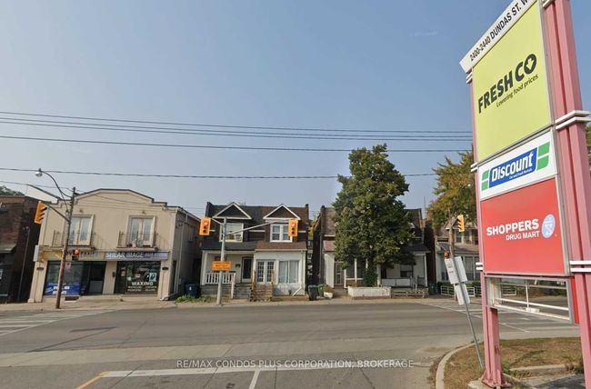 2421 Dundas St W, House attached with 4 bedrooms, 3 bathrooms and 2 parking in Toronto ON | Image 6