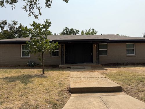 2505 Normont Cir, Fort Worth, TX, 76103-3215 | Card Image