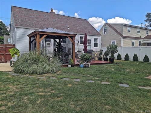 46 E 19th St, Huntington Station, NY, 11746-2902 | Card Image