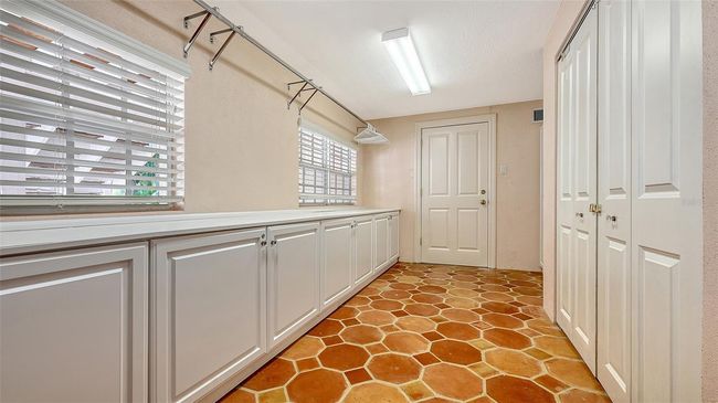 Storage room between the 2 garages | Image 45