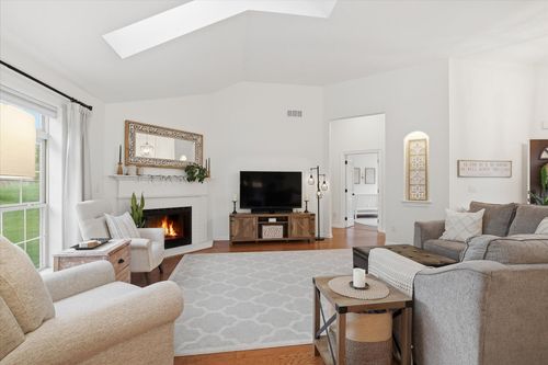 1152 River Place Blvd, Waukesha, WI, 53189-7870 | Card Image